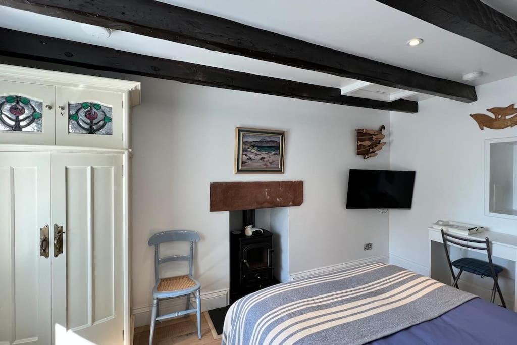 Shorepark - Waterfront Cottage With Stunning Views Dumfries Exterior foto